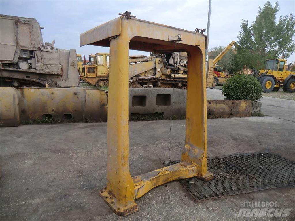 CAT 988B Chassis e suspensões
