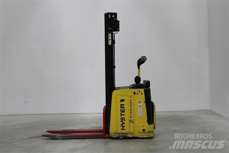 Hyster S1.5S Self propelled stackers