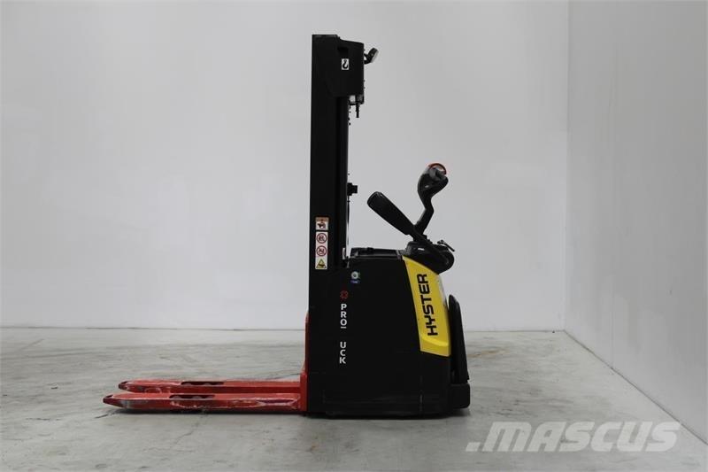 Hyster S1.6S Self propelled stackers