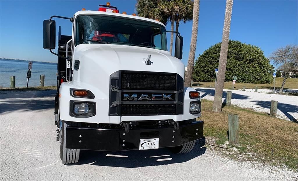 Mack MD7 Garras