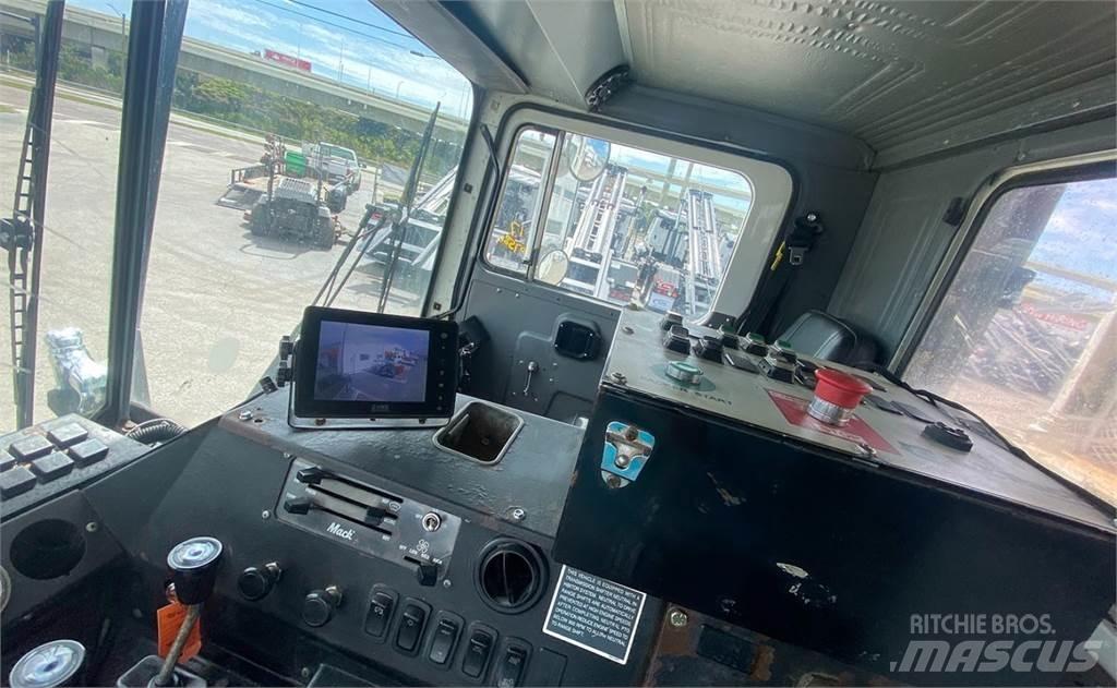 Mack MR688S Camiões de lixo