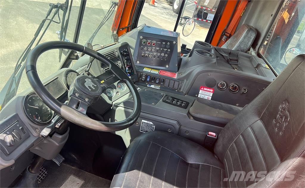 Mack MRU613 Camiões de chassis e cabine