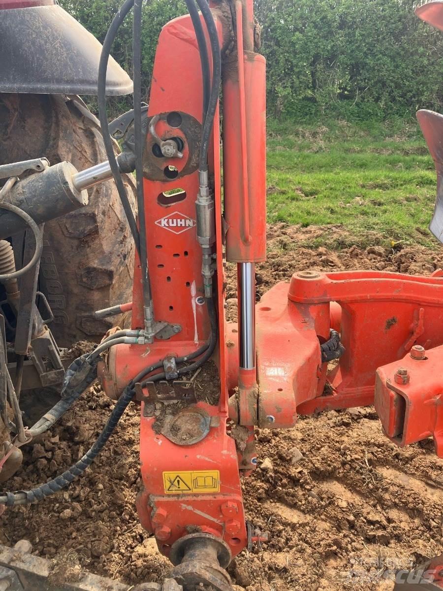 Kuhn MM123 Charruas convencionais