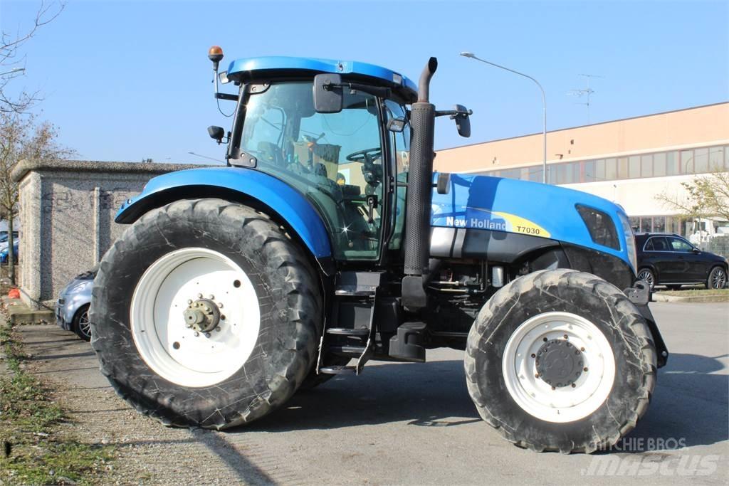 New Holland T7030 Tratores Agrícolas usados