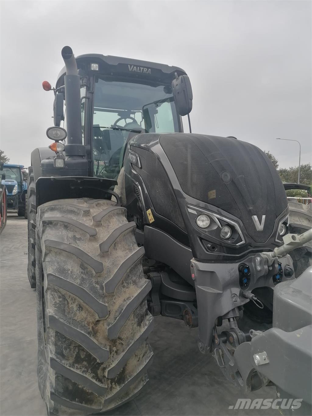 Valtra S324 Tratores Agrícolas usados
