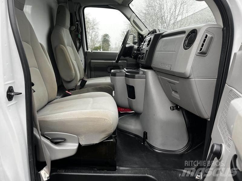Ford Econoline Carrinhas de caixa fechada