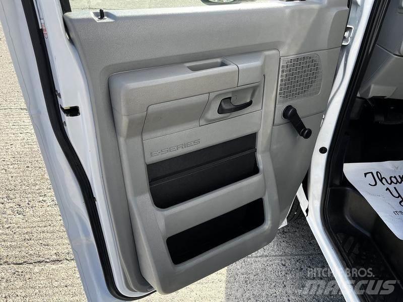 Ford Econoline Carrinhas de caixa fechada