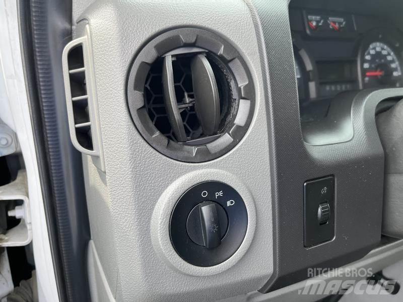 Ford Econoline Carrinhas de caixa fechada