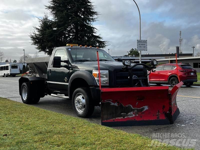 Ford F-550 Lâminas de neve e arados