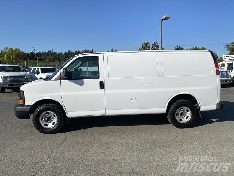 GMC Savana Carrinhas de caixa fechada