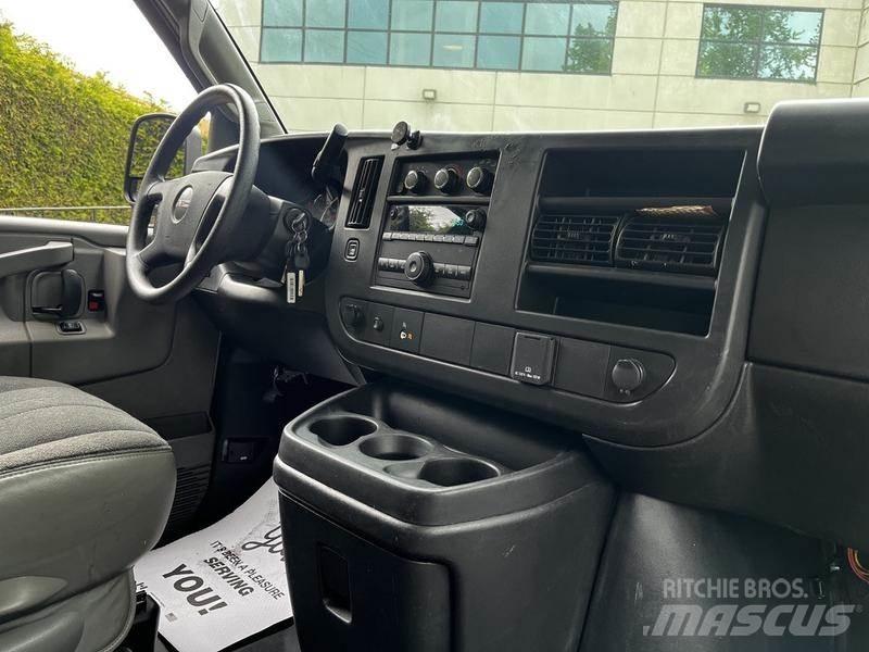 GMC Savana Carrinhas de caixa fechada