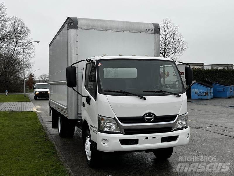 Hino 195 Carrinhas de caixa fechada