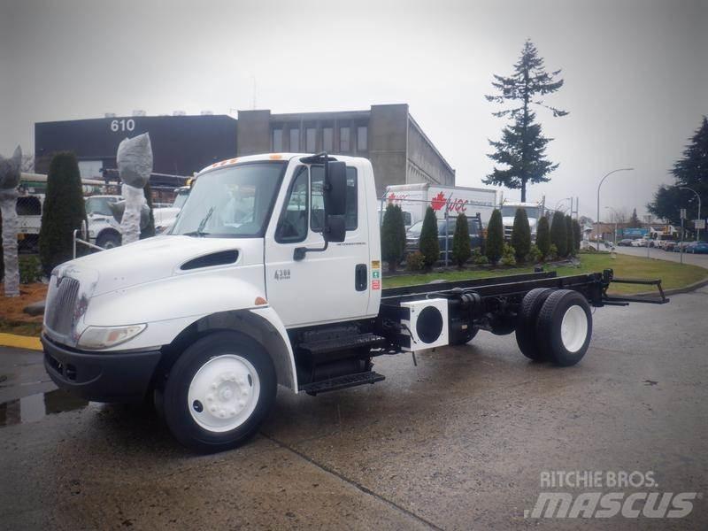 International 4300 Camiões de chassis e cabine