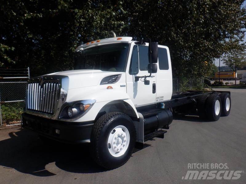 International 7400 Camiões de chassis e cabine
