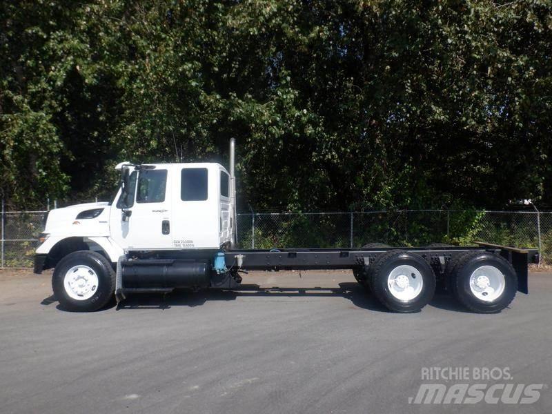 International 7400 Camiões de chassis e cabine