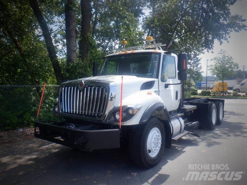 International 7400 Camiões de chassis e cabine