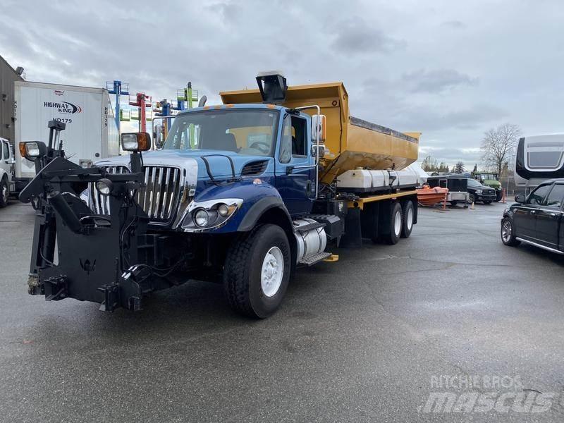 International 7400 Lâminas de neve e arados