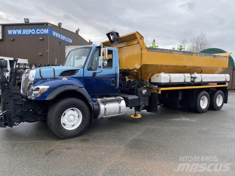 International 7400 Lâminas de neve e arados
