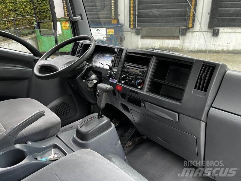Isuzu NPR Carrinhas de caixa fechada