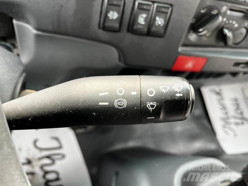 Isuzu NQR Carrinhas de caixa fechada