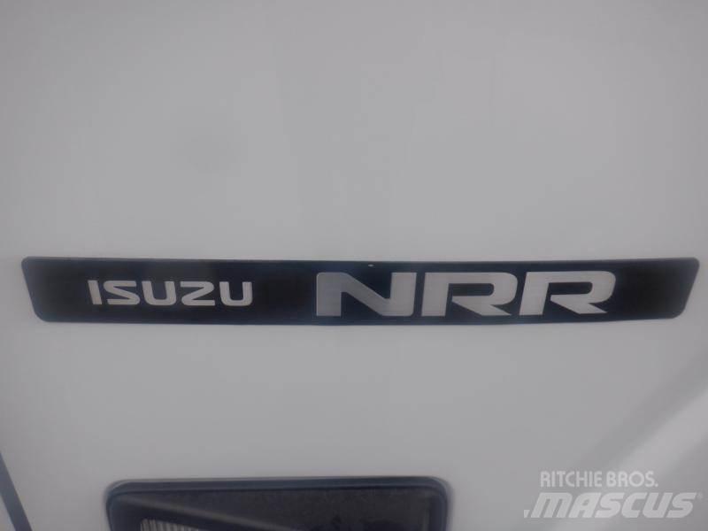 Isuzu NQR Carrinhas de caixa fechada