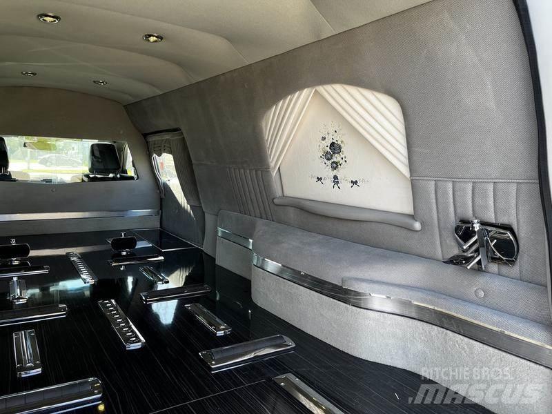 Lincoln MKT Automóvel