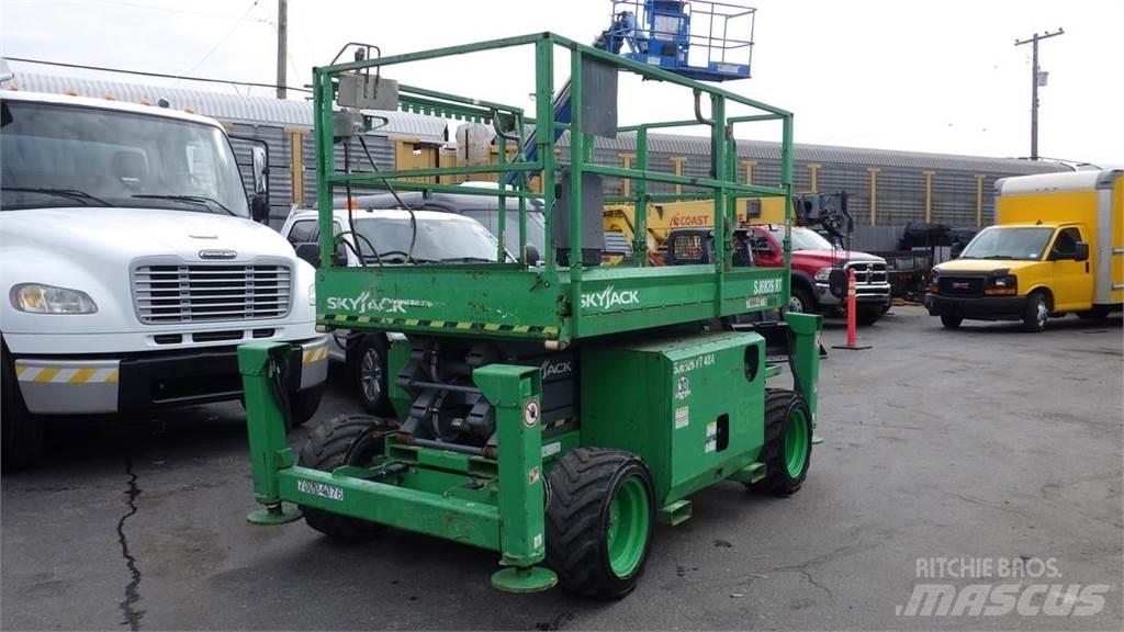 SkyJack SJ6826RT Elevadores de tesoura