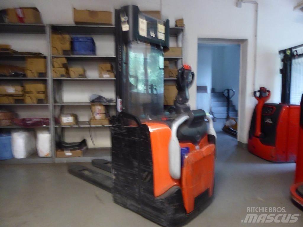 BT SPE120 Empilhador para operador externo