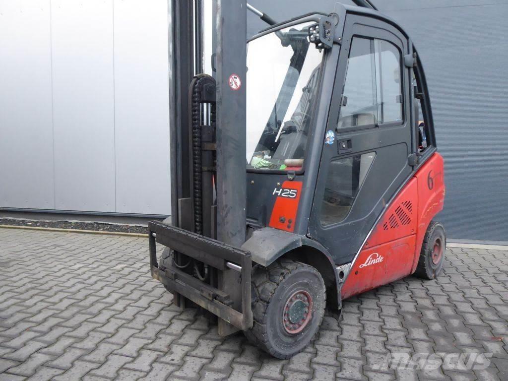Linde H25T-01 Empilhadores a gás
