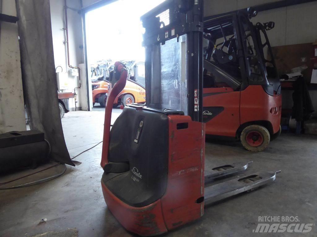 Linde L12L Empilhador para operador externo