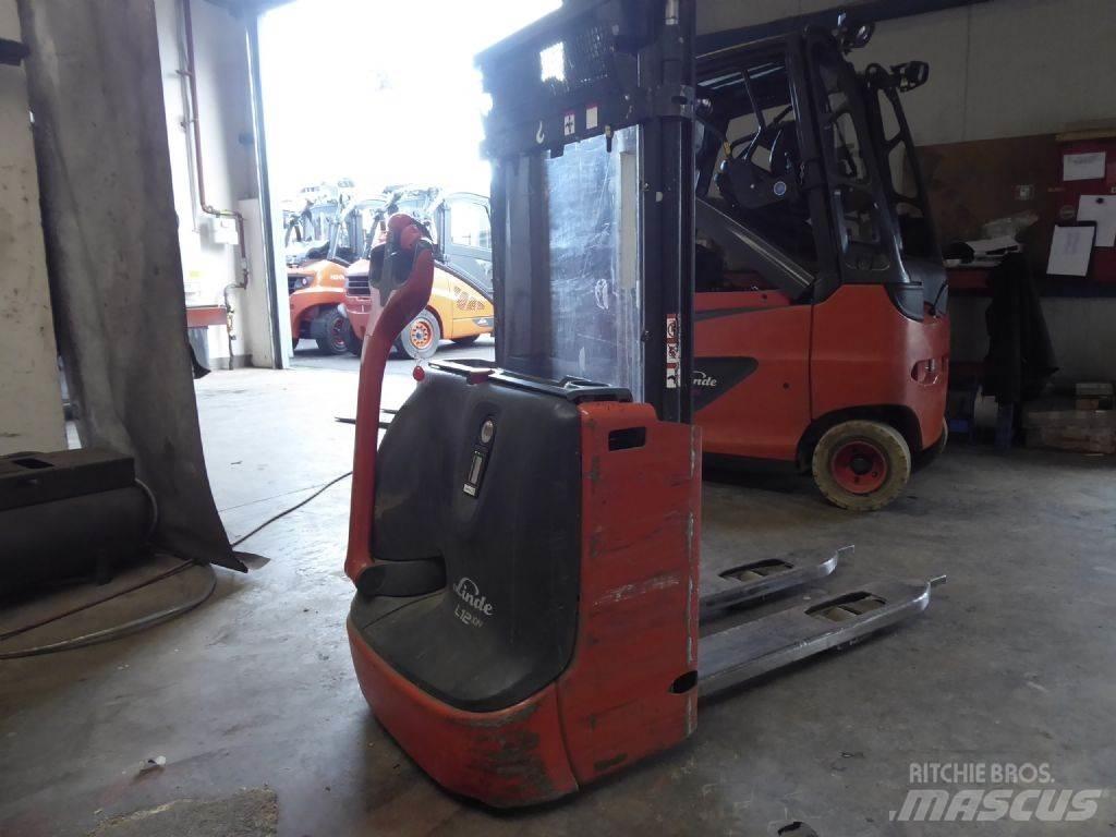 Linde L12L Empilhador para operador externo