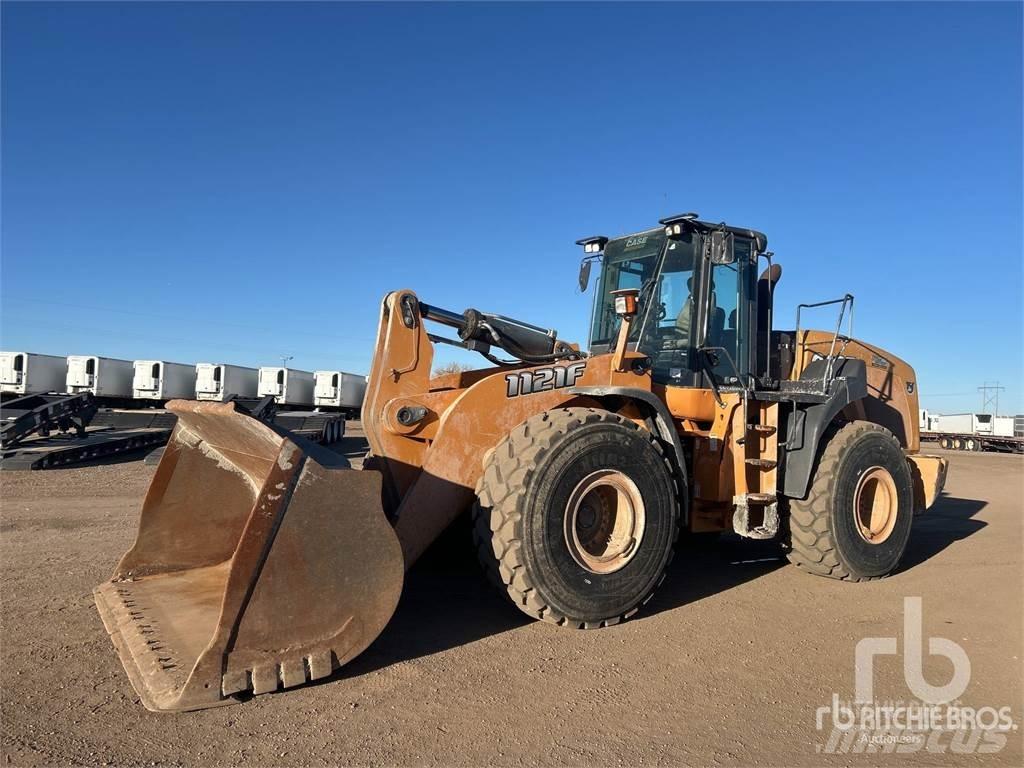 CASE 1121F Carregadeiras de rodas