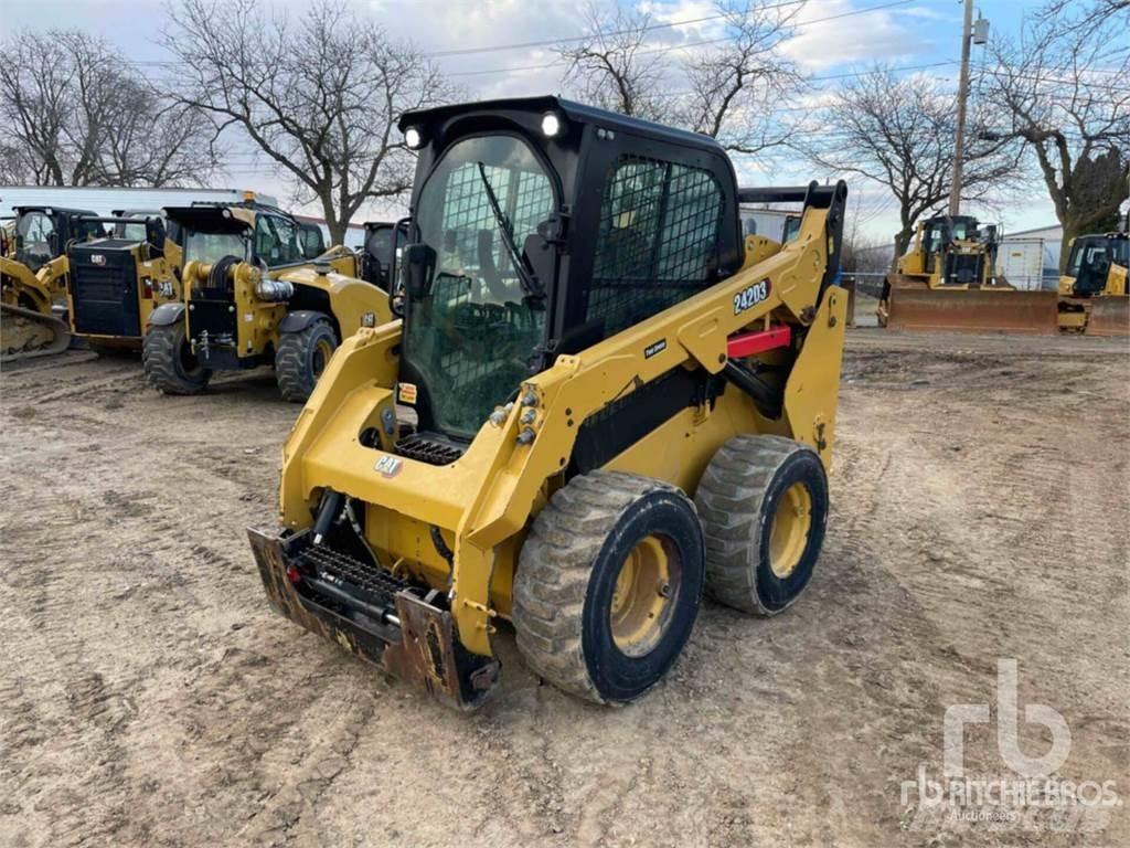 CAT 242D3 Minicarregadeiras