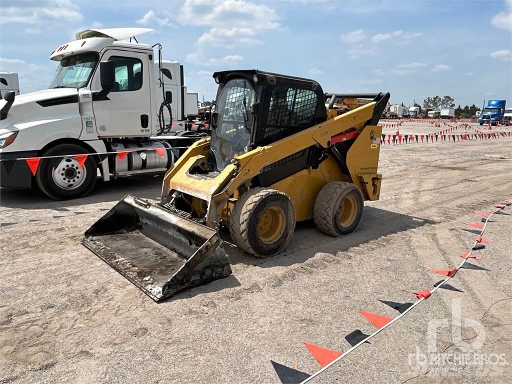 CAT 272D2 Minicarregadeiras