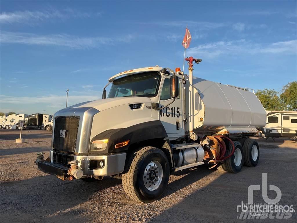 CAT CT660S Auto-tanques