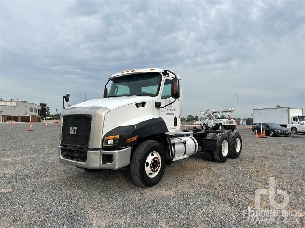 CAT CT660S Camiões de chassis e cabine