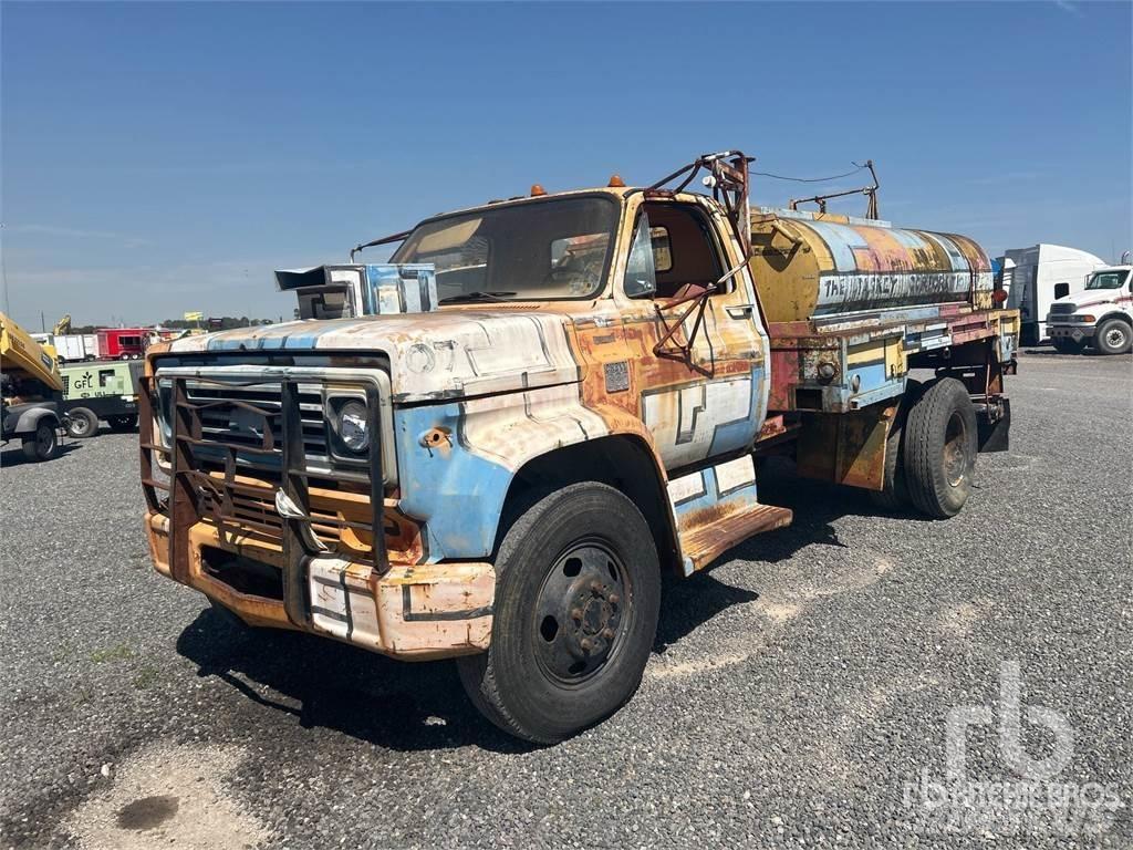 Chevrolet C60 Auto-tanques