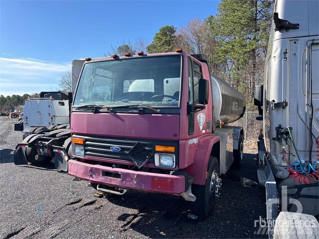 Ford CF8000 Auto-tanques