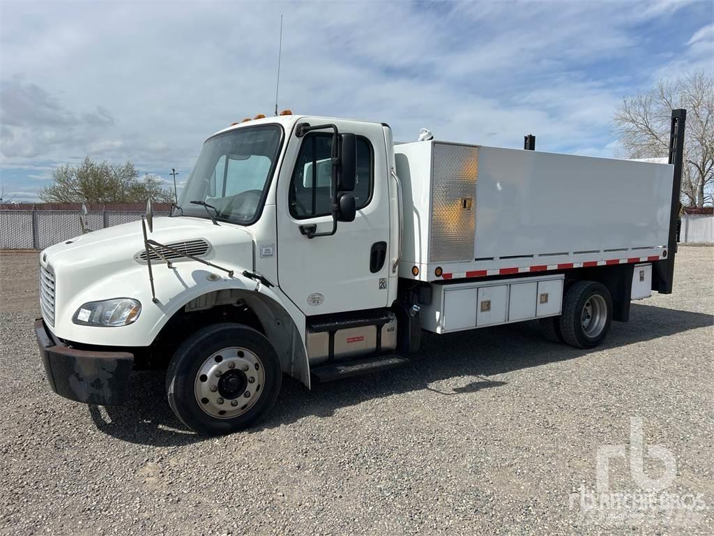 Freightliner M2 Camiões estrado/caixa aberta