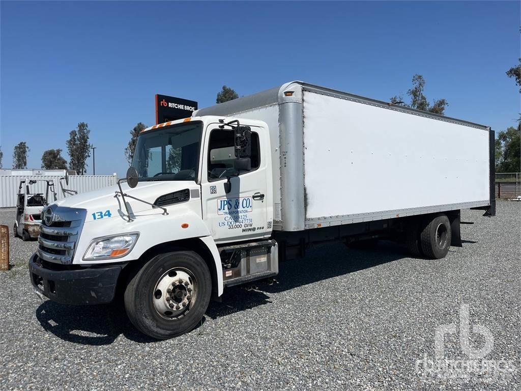 Hino 338 Carrinhas de caixa fechada
