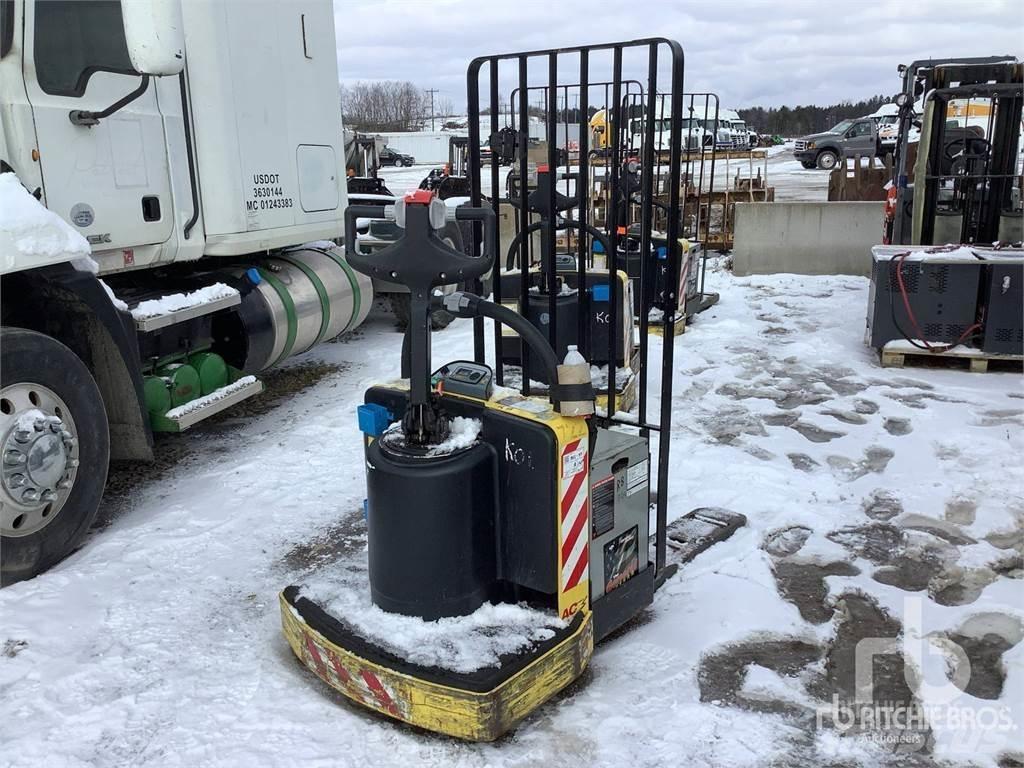 Hyster B60ZAC Racks para paletes