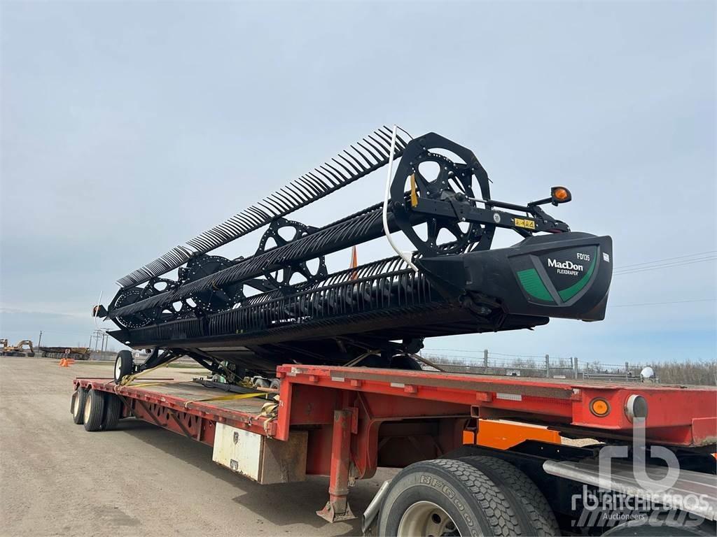 MacDon FD135 Ceifeiras debulhadoras compactas