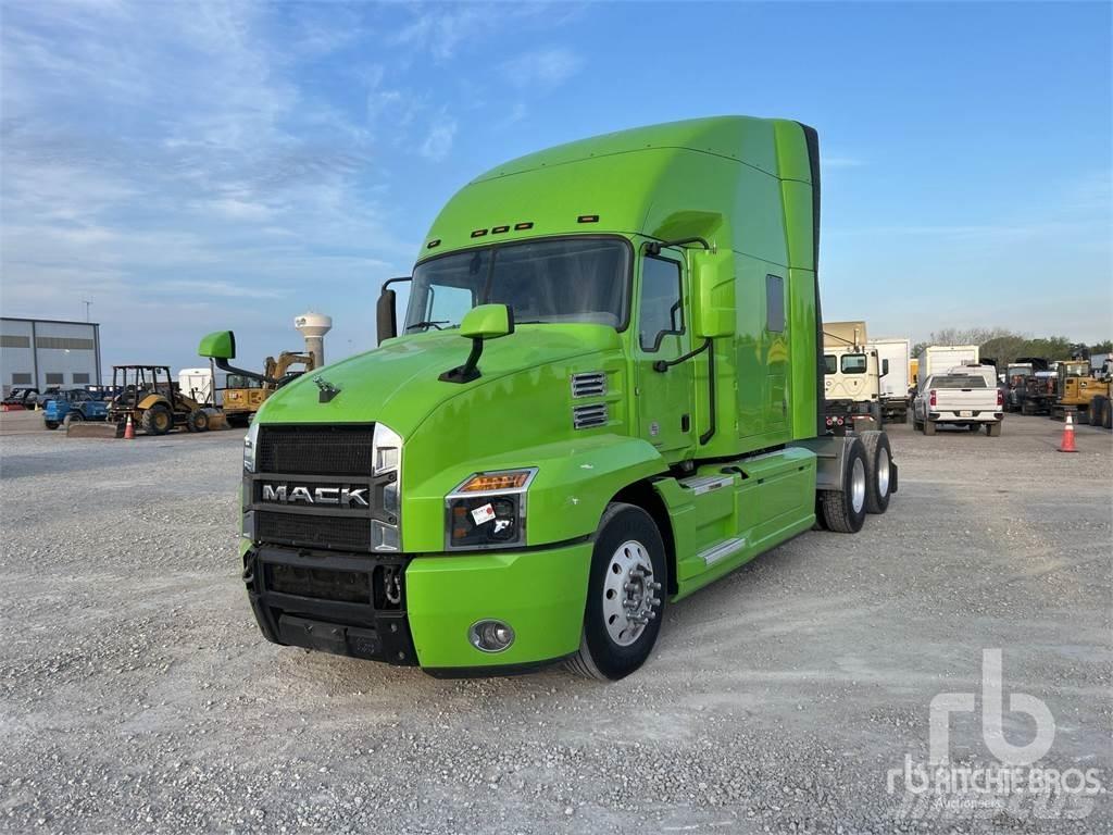 Mack AN64T Cavalos Mecânicos