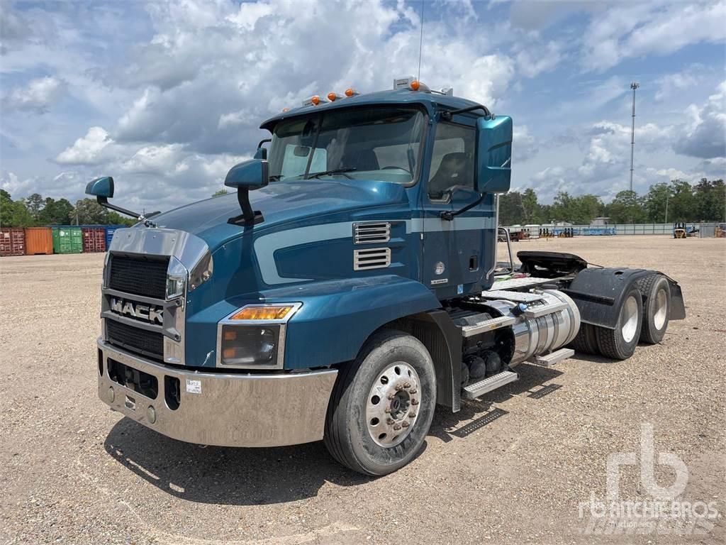 Mack AN64T Cavalos Mecânicos