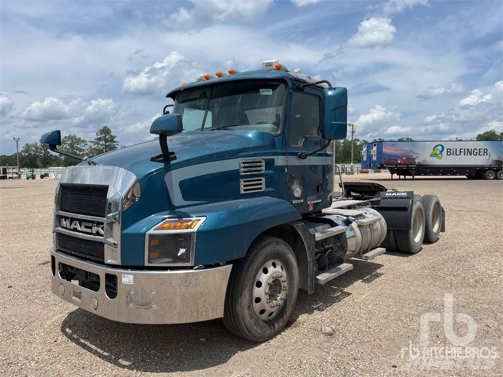 Mack AN64T Cavalos Mecânicos