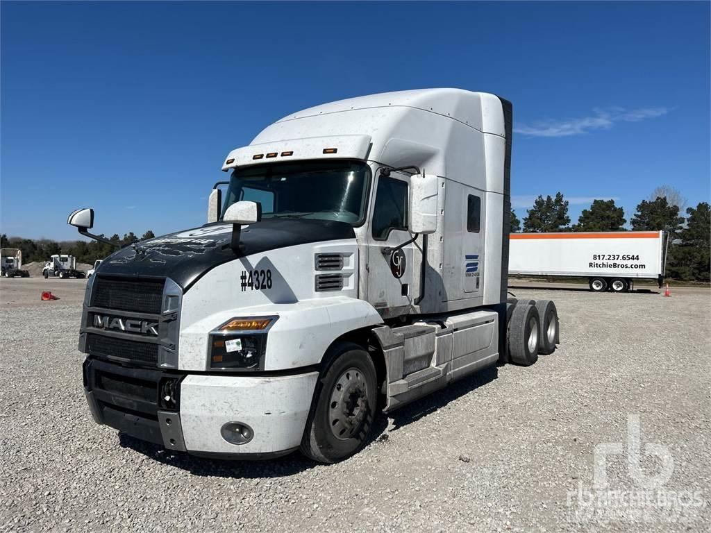 Mack AN64T Cavalos Mecânicos