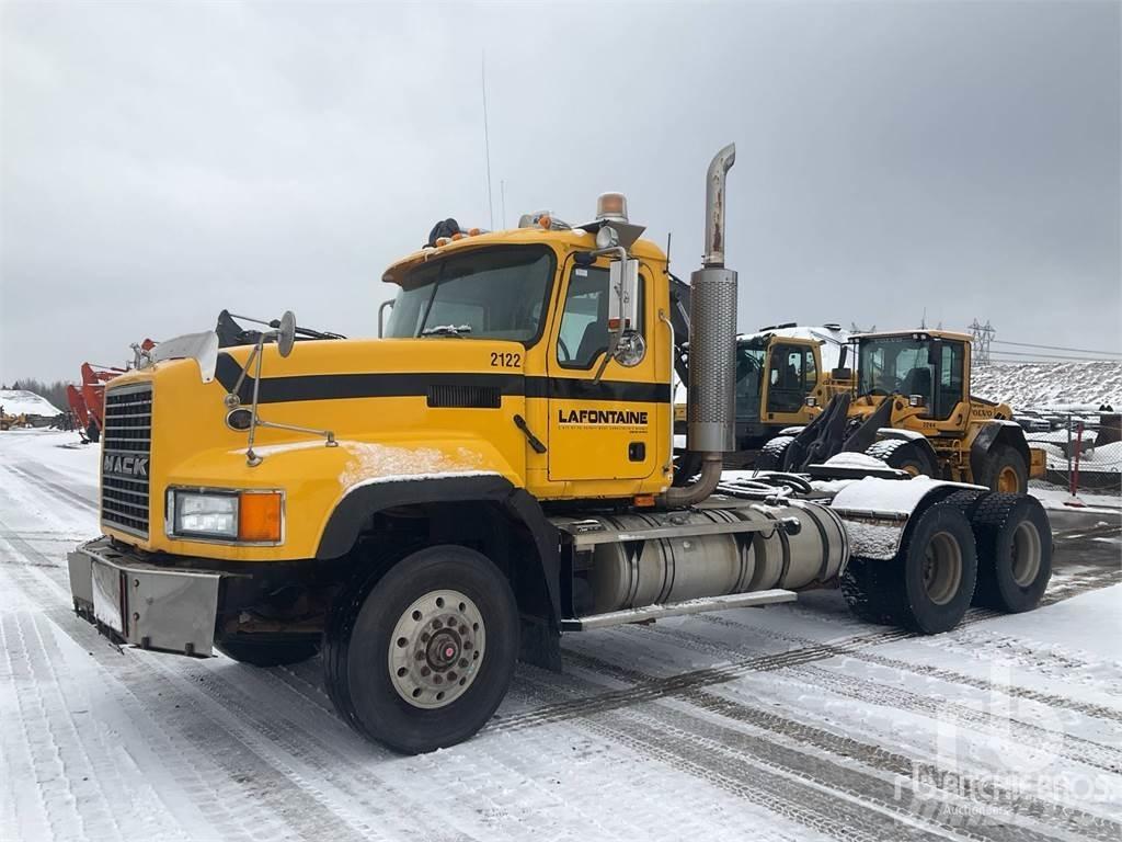 Mack CL733 Cavalos Mecânicos