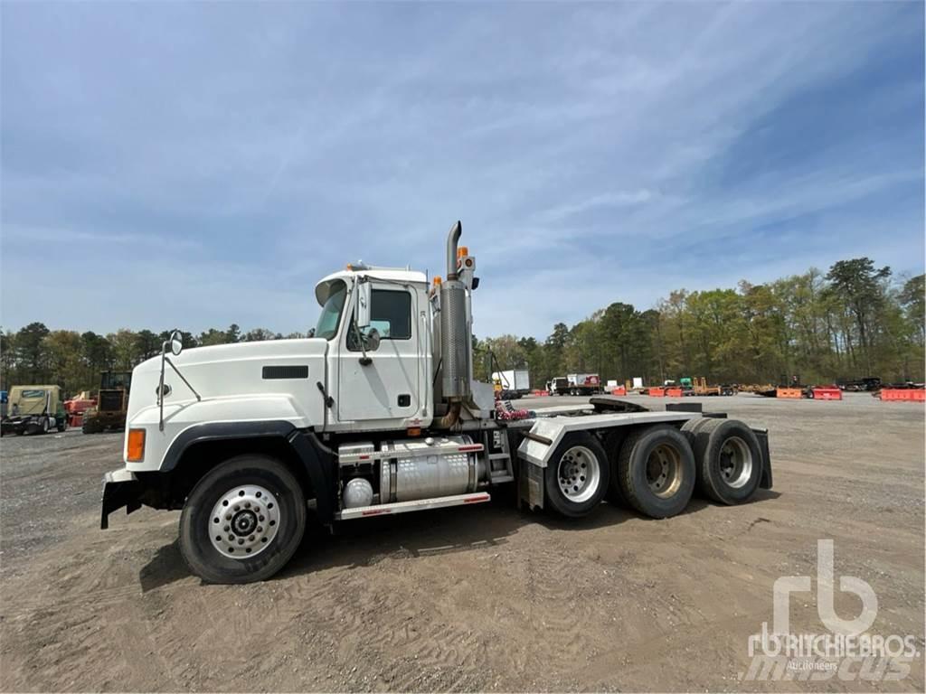 Mack CL733 Cavalos Mecânicos