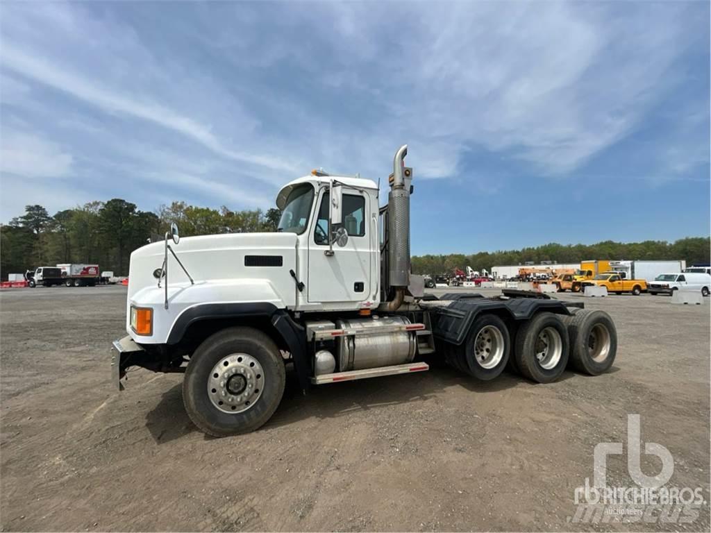 Mack CL733 Cavalos Mecânicos