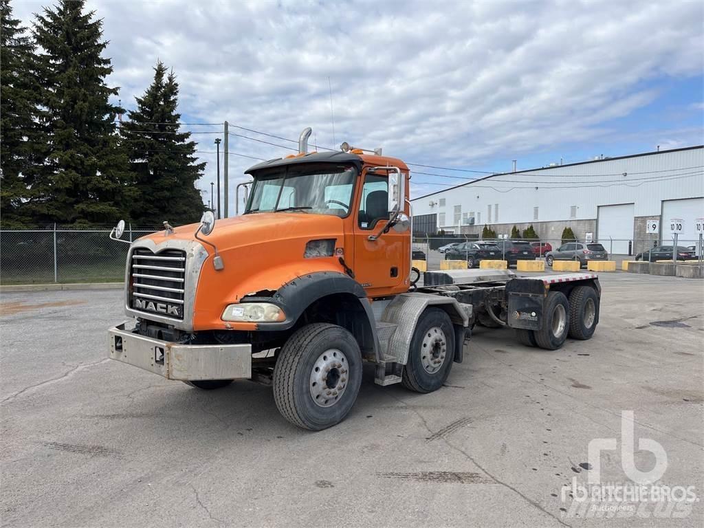 Mack CT713 Camiões de chassis e cabine